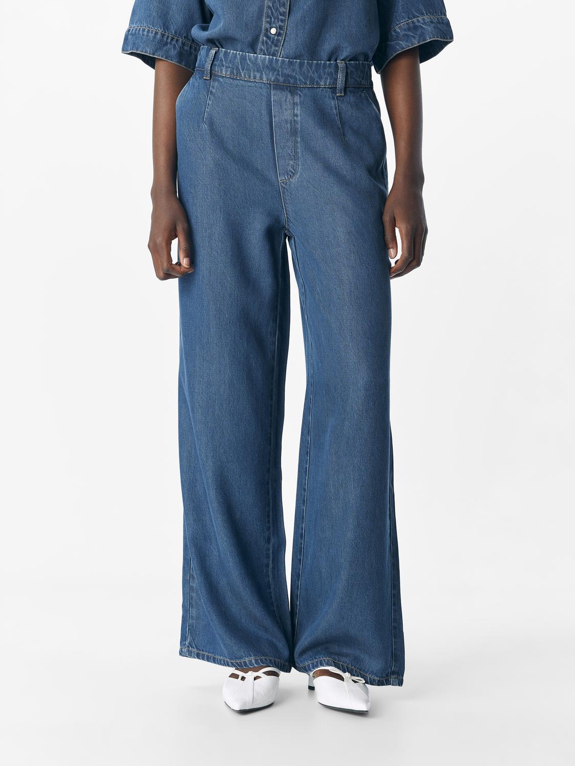 model_shot-front
